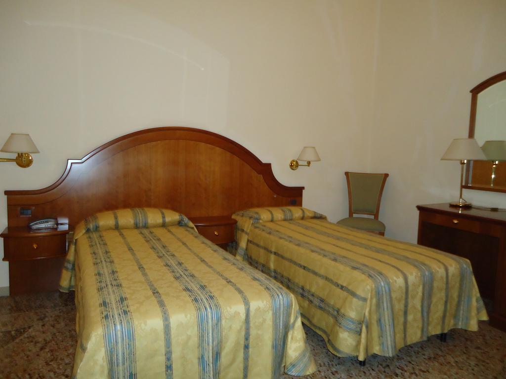 Albergo Roma Casciana Terme Rum bild